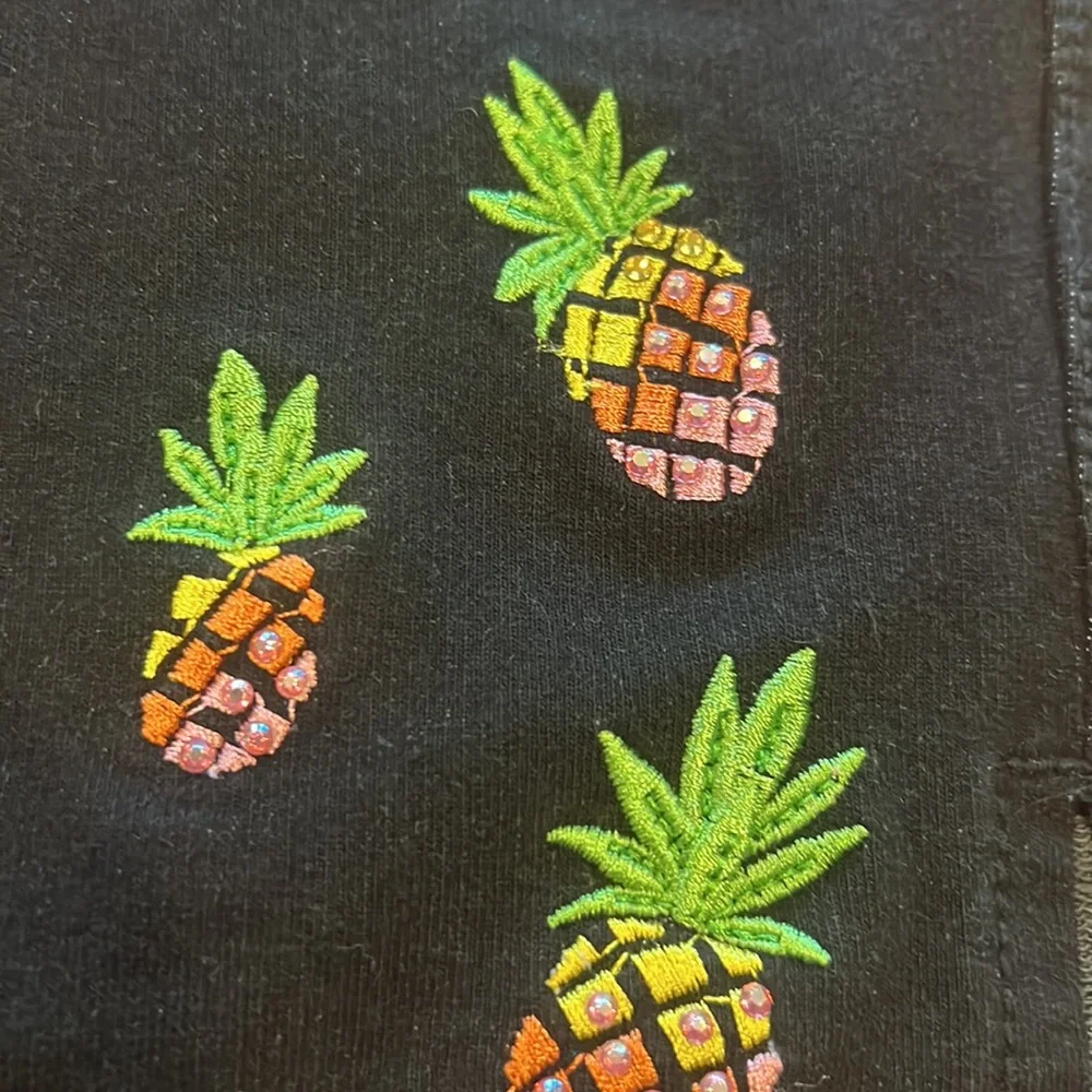 Quaker Factory Dream Jeanne’s 5 pocket Crop Pant Sz Small - pineapple design - Picture 6 of 7